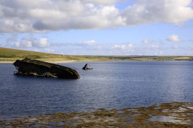 Scapa Flow - Orkney (İskoçya), Uk - 08 Ağustos 2018: İkinci Dünya Savaşı teknesi Scapa Flow, Orkney, İskoçya, İskoçya, İskoçya, Birleşik Krallık 'ın doğal limanını korumak için kasten battı