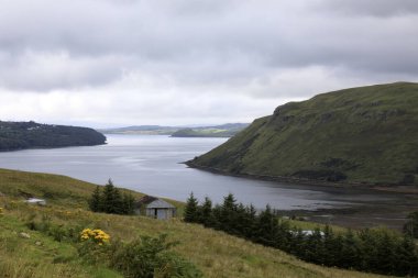 Skye Adası (İskoçya), Uk - 14 Ağustos 2018: İskoçya 'nın tipik manzarası, Skye Adası, İç Hebrides, İskoçya, Birleşik Krallık