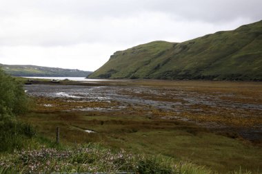 Skye Adası (İskoçya), Uk - 14 Ağustos 2018: İskoçya 'nın tipik manzarası, Skye Adası, İç Hebrides, İskoçya, Birleşik Krallık