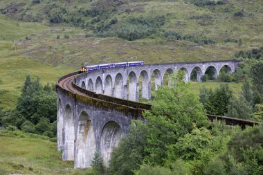 Glenfinnan - Skye Adası (İskoçya), Uk - 15 Ağustos 2018: Glenfinnan Viaduct, İskoçya, Birleşik Krallık