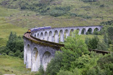 Glenfinnan - Skye Adası (İskoçya), Uk - 15 Ağustos 2018: Glenfinnan Viaduct, İskoçya, Birleşik Krallık
