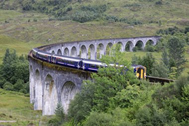 Glenfinnan - Skye Adası (İskoçya), Uk - 15 Ağustos 2018: Glenfinnan Viaduct, İskoçya, Birleşik Krallık