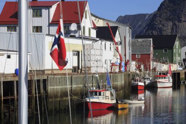 Lofoten Adaları / Norveç - 30 Ağustos 2017: Henningsvaer limanı, Lofoten Adaları, Nordland, Norveç, İskandinavya, Avrupa