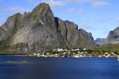 Lofoten Adaları / Norveç - 30 Ağustos 2017: Reine Köyü, Lofoten Adaları, Nordland, Norveç, İskandinavya, Avrupa