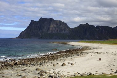 Lofoten Adaları / Norveç - 30 Ağustos 2017: Utakleiv Sahili manzarası, Lofoten Adaları, Nordland, Norveç, İskandinavya, Avrupa