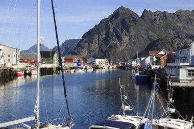 Lofoten Adaları / Norveç - 28 Ağustos 2017: Henningsvaer Harbur, Lofoten Adaları, Nordland, Norveç, İskandinavya, Avrupa