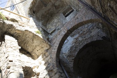 Bussana Vecchia (Im), İtalya - 12 Aralık 2017: Bussana Vecchia, Imperia, Liguria, İtalya 'da eski bir ev