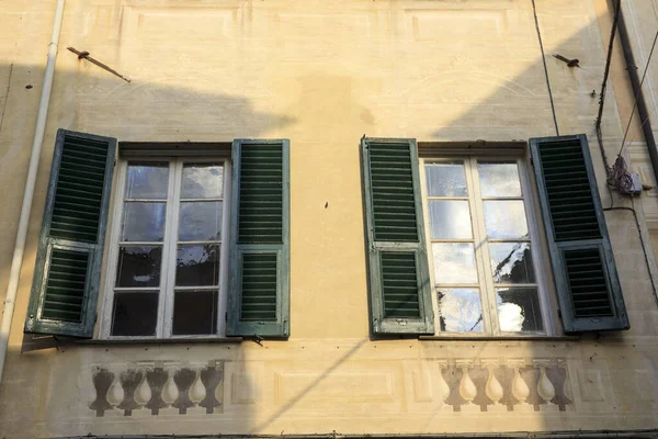 Finalborgo イタリア 2017年12月12日 Finalborgo村 Finale Ligure Liguria Italyの典型的な窓 — ストック写真