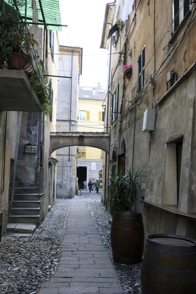 Finalborgo イタリア 2017年12月12日 Finalborgo村 Finale Ligure Liguria Italyの典型的な家と経路 — ストック写真