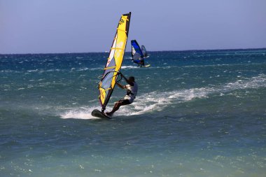 Prasonissi, Rodos / Yunanistan - 23 Haziran 2014: Akra Prasonisi Burnu sörfçüsü, Rodos, Dodecanese Adaları, Yunanistan.