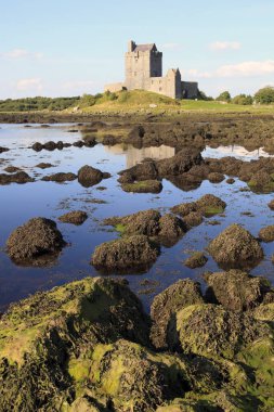 Kinvara (İrlanda), - 20 Temmuz 2016: Dungaire Castle, Galway Bay, County Galway, İrlanda
