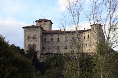 Angera (Va), İtalya - 15 Eylül 2016: Angera 'da Rocca Borromea, Angera, Maggiore Lake, Varese, Lombardy, İtalya.