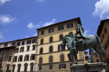 Firenze, İtalya - 21 Nisan 2017: Giambologna 'nın İtalya' daki Piazza della Signoria, Floransa, Firenze, Toskana, İtalya 'daki Cosimo heykeli