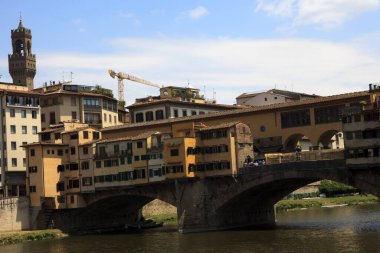 Firenze, İtalya - 21 Nisan 2017: Ponte Vecchio ve Arno Nehri Floransa, Firenze, Toskana, İtalya