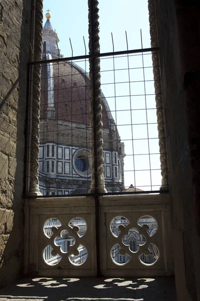Firenze Włochy Kwietnia 2017 Kopuła Duomo Brunelleschi Florencji Widok Okna — Zdjęcie stockowe