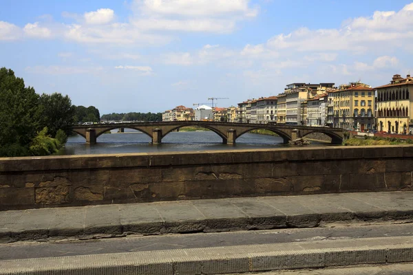 Firenze Italia Aprile 2017 Ponte Alla Carraia Fiume Arno Firenze — Foto Stock