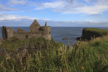 Antrim (İrlanda), - 21 Temmuz 2016: Dunluce Şatosu, Antrim Sahili, Co. Antrim, İrlanda