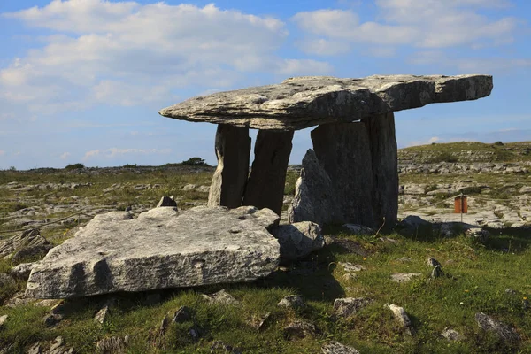 Burren Irlanda Julho 2016 Uma Visão Poulnabrone Dolmen 5000 Anos — Fotografia de Stock