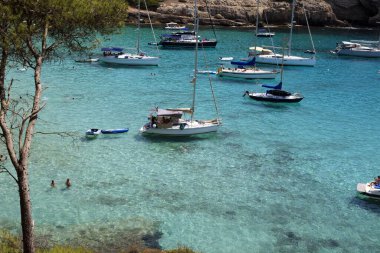 Cala Trebaluger, Menorca / İspanya - 22 Haziran 2016: Cala Trebaluger körfezi, Migjorn Gran, Menorca, Balear Adaları, İspanya