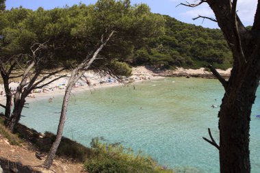 Cala Trebaluger, Menorca / İspanya - 22 Haziran 2016: Cala Trebaluger körfezi, Migjorn Gran, Menorca, Balear Adaları, İspanya