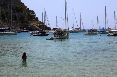 Cala Trebaluger, Menorca / İspanya - 22 Haziran 2016: Cala Trebaluger körfezi, Migjorn Gran, Menorca, Balear Adaları, İspanya