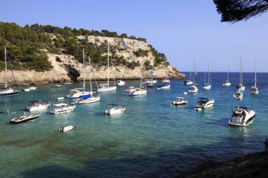 Cala Trebaluger, Menorca / İspanya - 22 Haziran 2016: Cala Trebaluger körfezi, Migjorn Gran, Menorca, Balear Adaları, İspanya