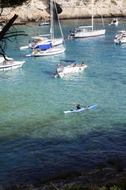 Cala Trebaluger, Menorca / İspanya - 22 Haziran 2016: Cala Trebaluger körfezi, Migjorn Gran, Menorca, Balear Adaları, İspanya