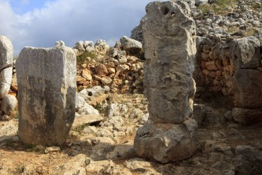 Torre d 'en Galms, Menorca / İspanya - 23 Haziran 2016: Torre d' en Galmes tarih öncesi yerleşim yeri işareti, Menorca, Balearic Adaları, İspanya