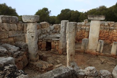 Torre d 'en Galms, Menorca / İspanya - 23 Haziran 2016: Torre d' en Galmes tarih öncesi yerleşim yeri işareti, Menorca, Balearic Adaları, İspanya