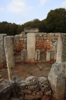 Torre d 'en Galms, Menorca / İspanya - 23 Haziran 2016: Torre d' en Galmes tarih öncesi yerleşim yeri işareti, Menorca, Balearic Adaları, İspanya