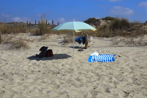 Son Bou Menorca España Junio 2016 Paraguas Playa Son Bou — Foto de Stock