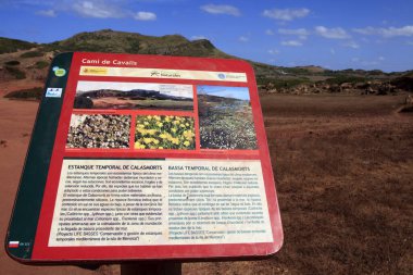 Cala Pregonda, Menorca / İspanya - 23 Haziran 2016: Cami des süvari işareti, Menorca, Balearic Adaları, İspanya