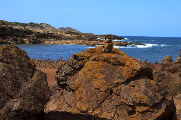 Cala Pregonda Menorca Spanien Juni 2016 Trädgård Med Stenskulpturer Cami — Stockfoto