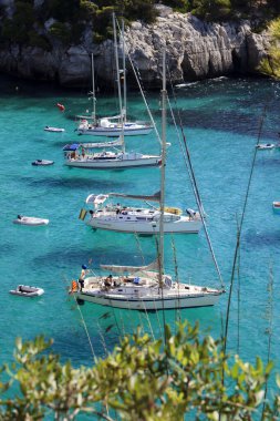 Macarella, Menorca / İspanya - 25 Haziran 2016: Cala Macarella Körfezi, Menorca, Balearic Adaları, İspanya