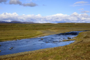 Kjolur / İzlanda - 25 Ağustos 2017: Kjolur Highland Yolu yakınında bir nehir, Avrupa