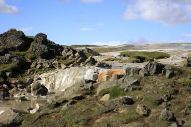 Hveravellir / İzlanda - 25 Ağustos 2017: Hveravellir 'deki manzara jeotermal ve sülfür alanı, İzlanda, Avrupa