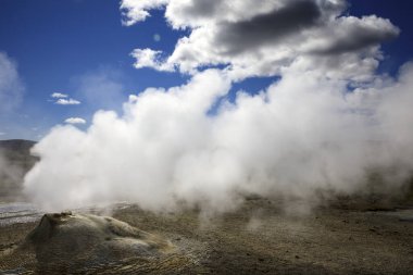 Hveravellir / İzlanda - 25 Ağustos 2017: Hveravellir yakınlarındaki Hveravellir 'de bulunan Fumarol ve sülfür bölgesi, İzlanda, Avrupa