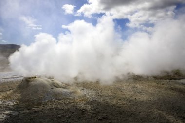 Hveravellir / İzlanda - 25 Ağustos 2017: Hveravellir yakınlarındaki Hveravellir 'de bulunan Fumarol ve sülfür bölgesi, İzlanda, Avrupa