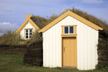 Akureyri / İzlanda - 26 Ağustos 2017: Laufas Halk Müzesi alanında tipik evler, İzlanda, Avrupa