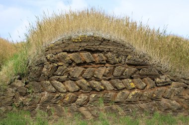 Akureyri / İzlanda - 26 Ağustos 2017: Laufas Halk Müzesi alanındaki tipik çim evi, İzlanda, Avrupa