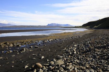 Vatnsnes / İzlanda - 27 Ağustos 2017: Vatnsnes yarımadasında bir volkanik plaj, İzlanda, Avrupa