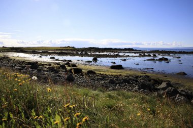 Vatnsnes - İzlanda - 27 Ağustos 2017: Vatnsnes yarımadasındaki sahil ve deniz, İzlanda, Avrupa