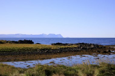 Vatnsnes / İzlanda - 27 Ağustos 2017: Vatnsnes yarımadasındaki sahil ve deniz, İzlanda, Avrupa