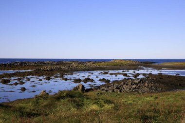 Vatnsnes / İzlanda - 27 Ağustos 2017: Vatnsnes yarımadasındaki sahil ve deniz, İzlanda, Avrupa