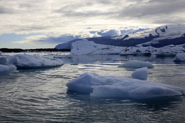 Jokulsarlon Ισλανδία Αυγούστου 2017 Παγωμένοι Σχηματισμοί Και Παγόβουνα Στη Λιμνοθάλασσα — Φωτογραφία Αρχείου