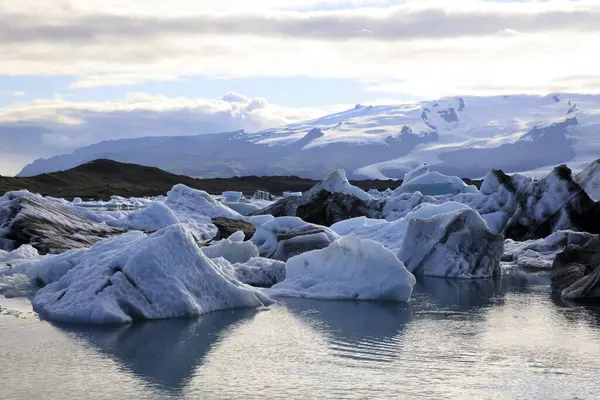 Jokulsarlon Ισλανδία Αυγούστου 2017 Παγωμένοι Σχηματισμοί Και Παγόβουνα Στη Λιμνοθάλασσα — Φωτογραφία Αρχείου