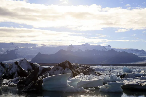 Jokulsarlon Ισλανδία Αυγούστου 2017 Παγωμένοι Σχηματισμοί Και Παγόβουνα Στη Λιμνοθάλασσα — Φωτογραφία Αρχείου