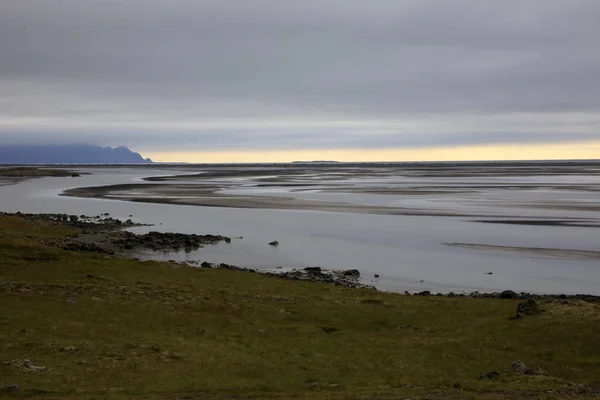 Islandia Agosto 2017 Luz Típica Del Norte Mar Cerca Carretera — Foto de Stock