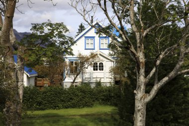 Seydisfjordur / İzlanda - 29 Ağustos 2017: Seydisfjordur köyünde ahşap bir ev, İzlanda, Avrupa