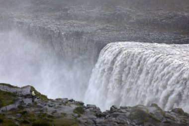 İzlanda - 30 Ağustos 2017: Dettifoss İzlanda 'nın ve tüm Avrupa, İzlanda, Avrupa' nın en güçlü şelalesi